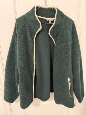 Cozy Dark Green Sherpa Fleece Jacket with Contrast Trim